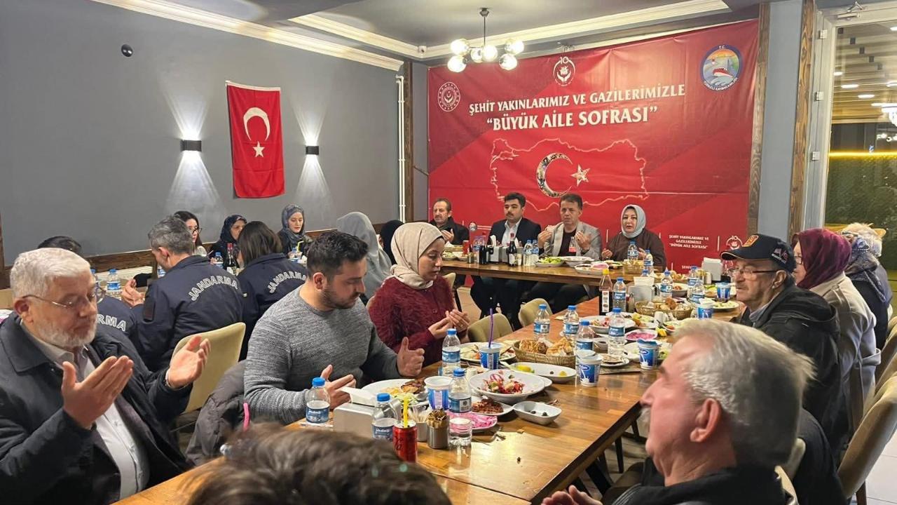Türkeli'de "Büyük Aile Sofrası" kuruldu