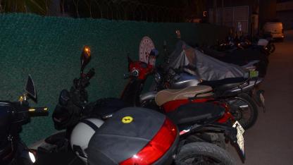 Yol üstüne motor parkı vatandaşı bezdirdi