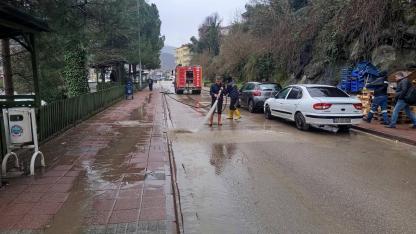 Ayancık Belediyesi’nden caddelerde temizlik mesaisi