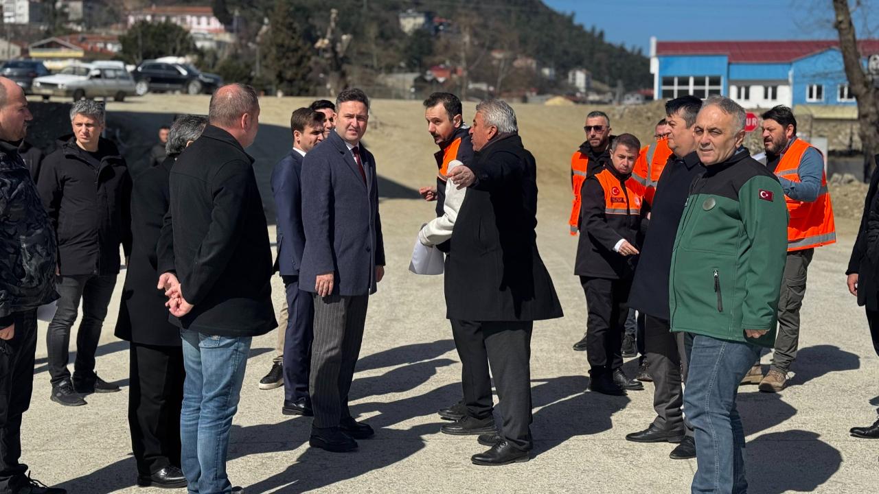 Ayancık’ta kavşak çalışmaları yerinde değerlendirildi