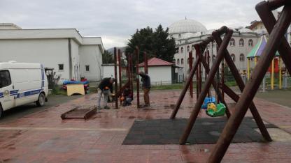 Ayancık’ta oyun parkı modern hale getiriliyor