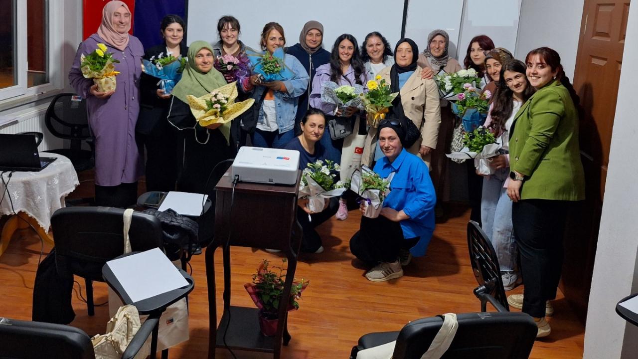 Biz de Varız Derneği'nden 8 Mart’ta kadınlara liderlik eğitimi