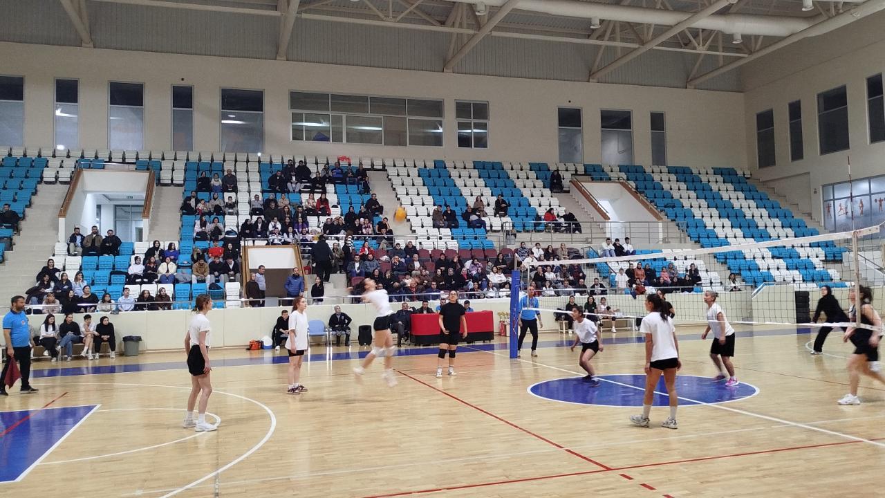 Boyabat’ta kadınlar filede buluştu