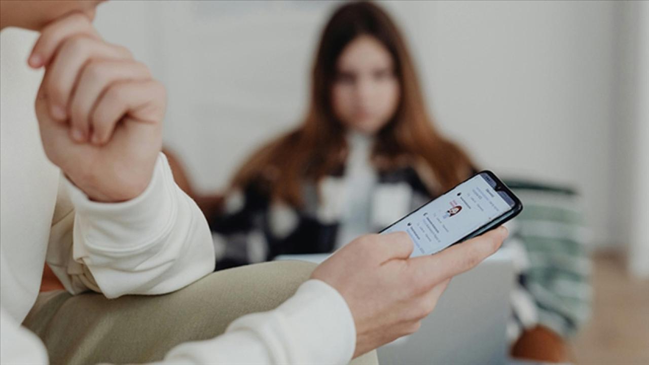 Dijital ekran bağımlılığı çocuklarda kabızlığın en önemli nedenlerinden