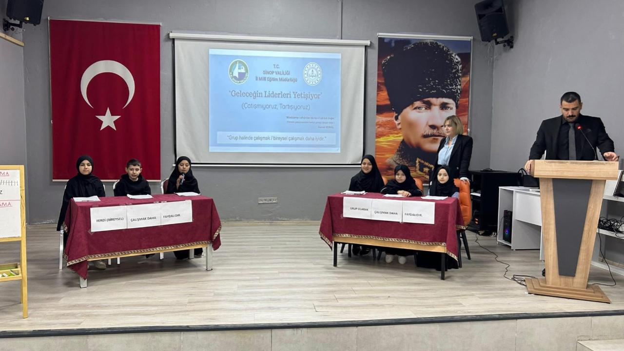 Gençler fikirlerini yarıştırdı