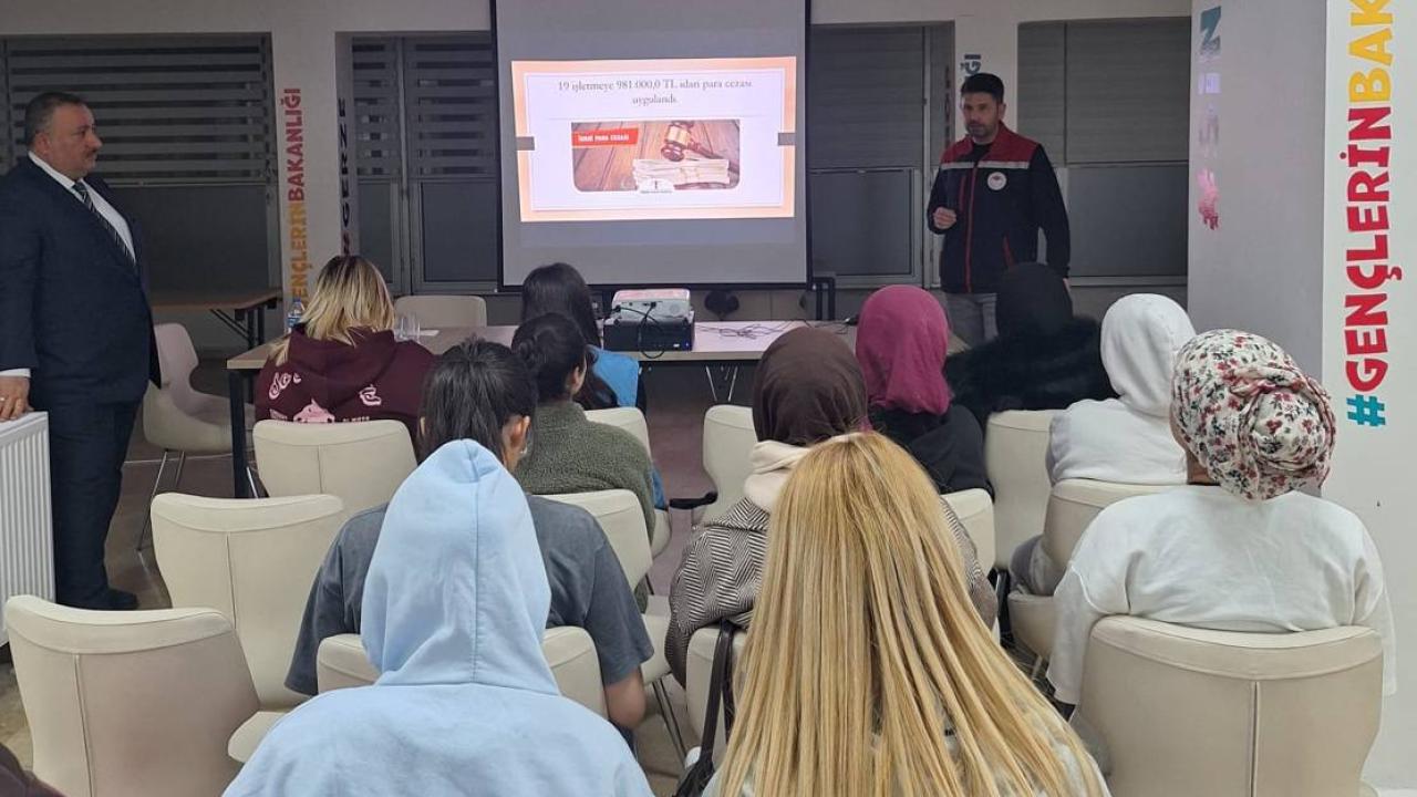 Gerze’de üniversite öğrencileri helal gıda hakkında bilgilendirildi