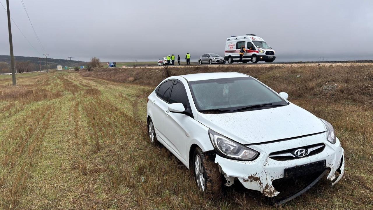 Islak yol kazaya neden oldu: 2 yaralı