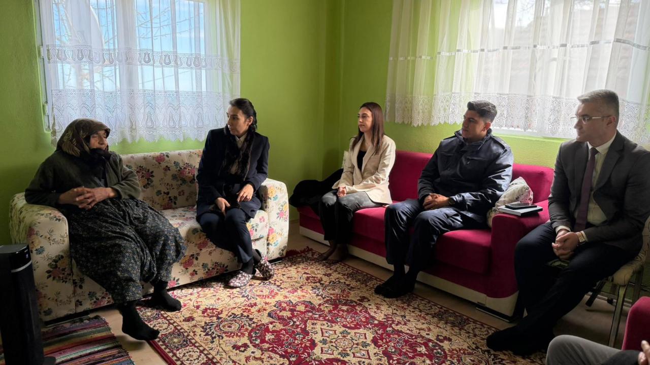 Kaymakam Büyüker hanelerde gönül köprüsü kurdu