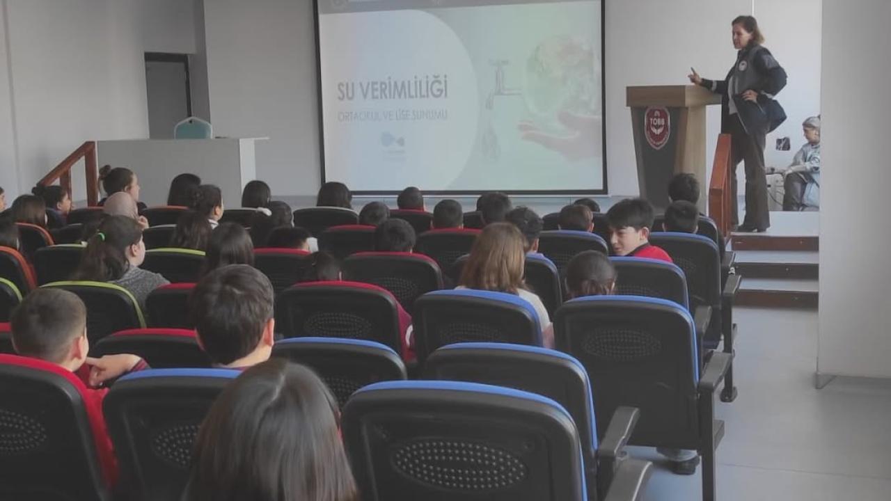 Minik eller suyu korumak için eğitim aldı