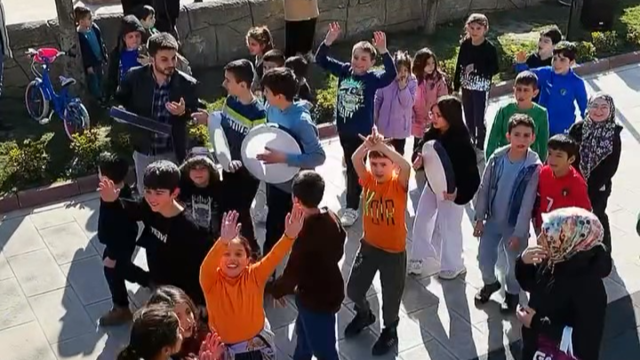 Miniklerin Ramazan coşkusu parkalara taştı