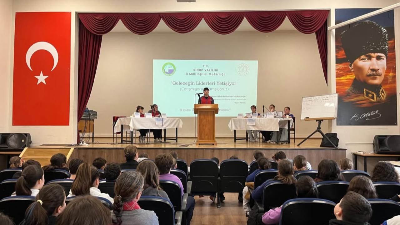 Öğrenciler, mutluluk üzerine kıyasıya tartıştı