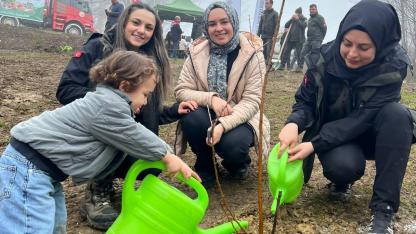 Yüzlerce fidan toprakla buluştu