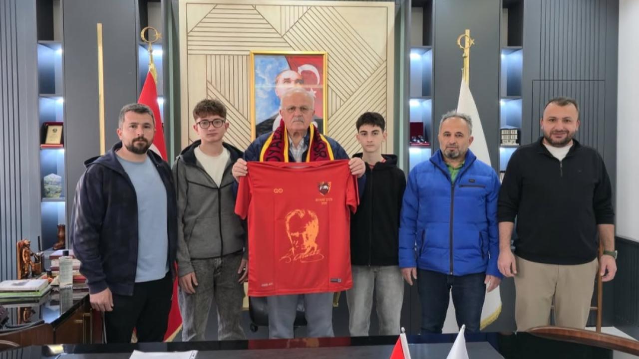 Şampiyon Çeltikspor U14’ten Başkan Kara’ya ziyaret