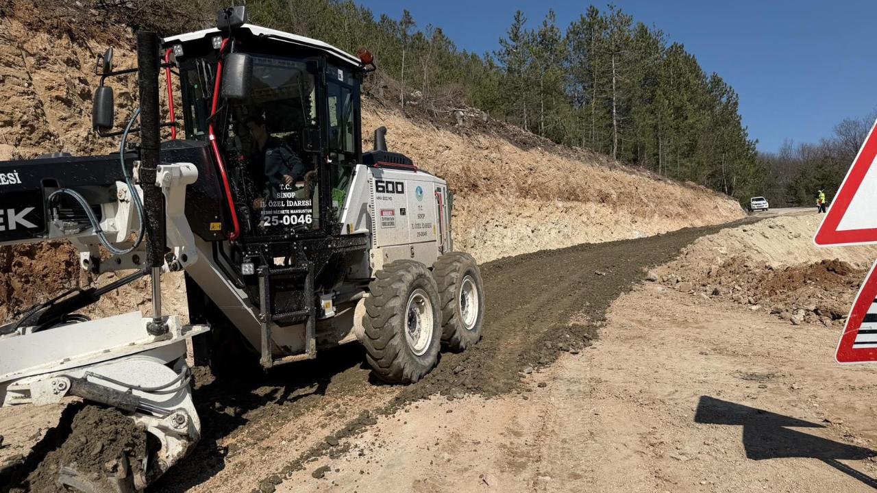 Sinop İl Özel İdaresi'nden heyelan bölgelerinde yoğun mesai