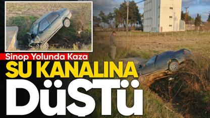 Sinop yolunda otomobil su kanalına düştü