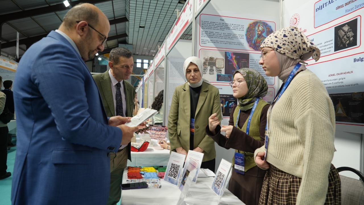 Sinoplu gençler bilim sahnesinde yerini aldı