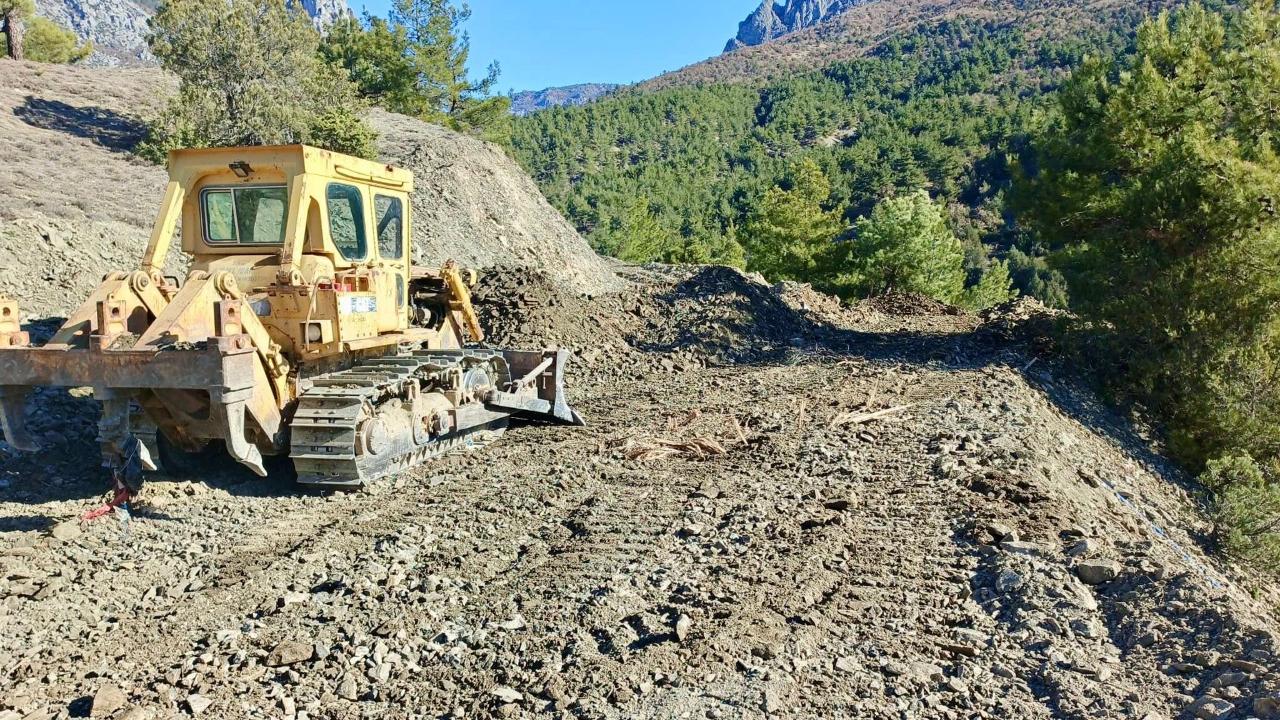 Sinop’ta köy yolları daha güvenli hale getiriliyor