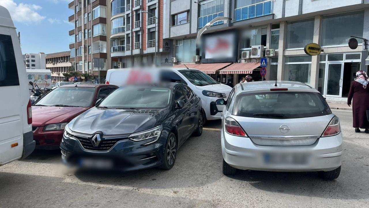 Sinop’ta trafik değil ‘park’ terörü: Yol var, geçit yok