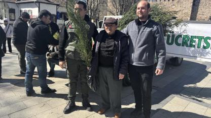 Sinop'ta vatandaşlara 5 bin 700 fidan verildi