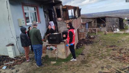 Sinop’ta yangın mağduru aileye Kızılay şefkati