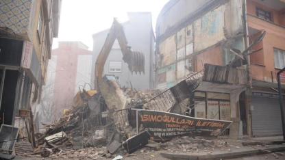 Türkeli'de metruk binalar yıkılıyor