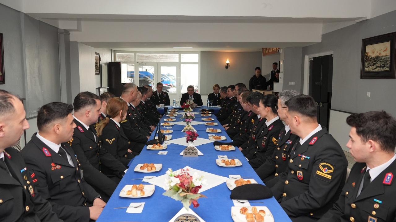 Vali Özarslan'dan jandarma ve emniyet personeline bayram ziyareti