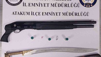 Atakum’da ruhsatsız silah ve kılıç ele geçirildi