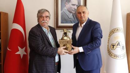 Arıcılık sektöründen Prof. Dr. Emin Kuru’ya büyük onur