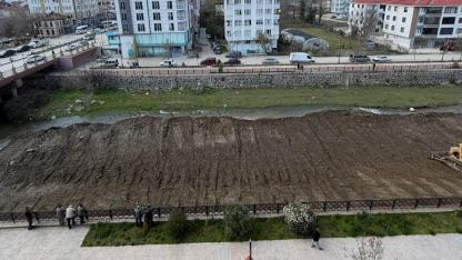 Boyabat’ta dere yatağında temizlik seferberliği