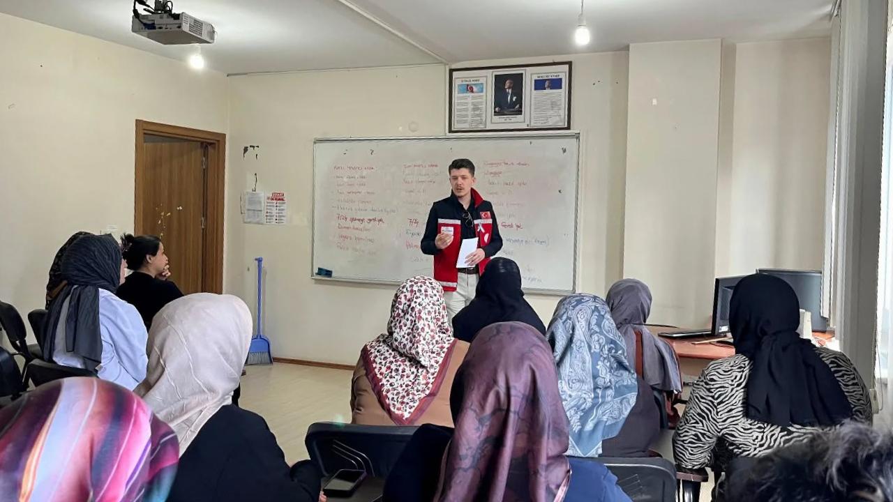 Boyabat’ta kursiyerlere ‘sağlıklı yaşlanma’ rehberi