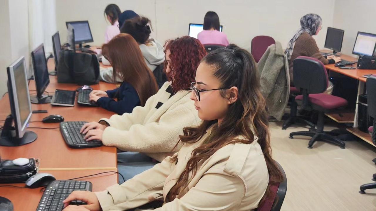 Boyabat’ta on parmak kursu başladı