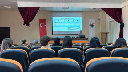 Boyabat’ta üniversite öğrencilerine Erasmus fırsatları tanıtıldı