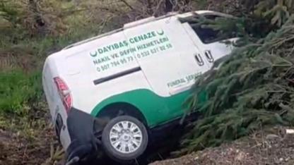 Cenaze nakil aracı kaza yaptı: 2 kişi yaralandı