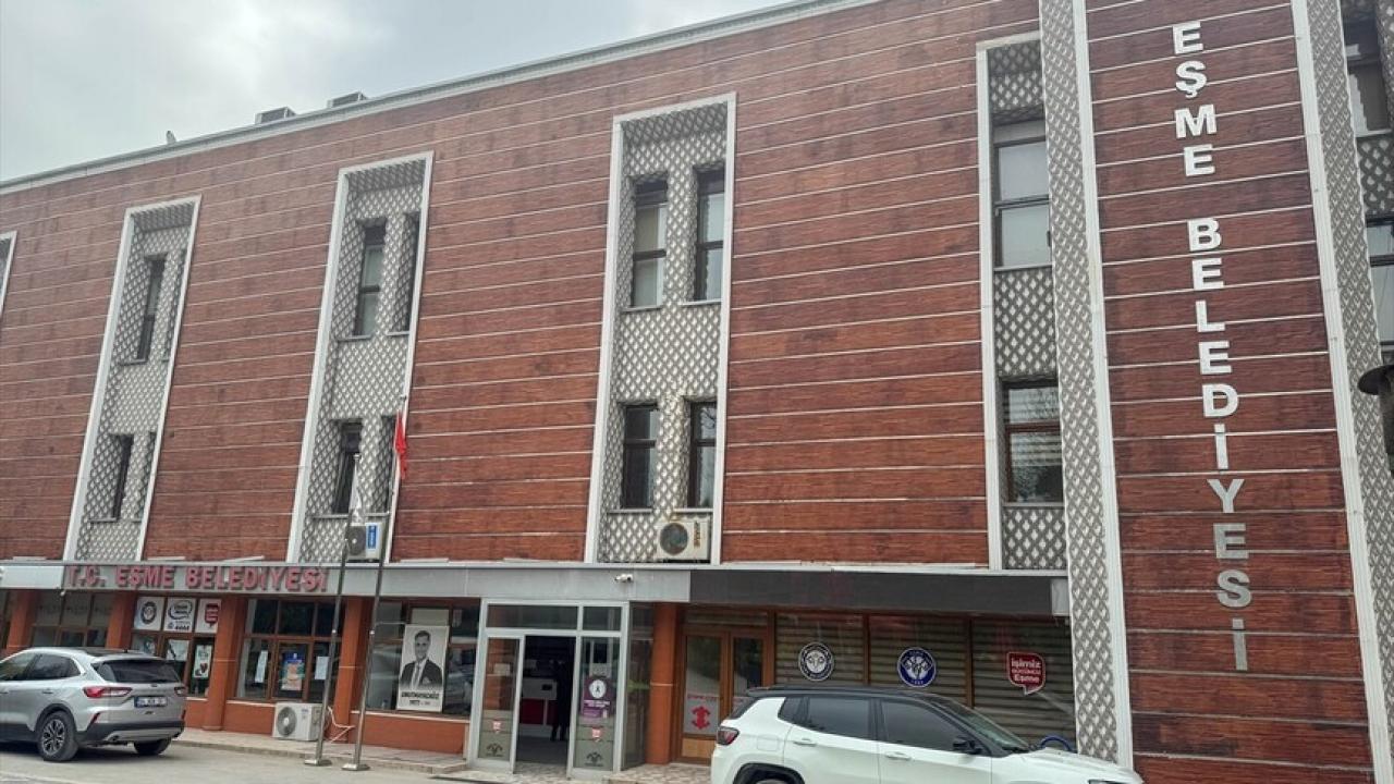 Eşme Belediye Başkanı Tozan "irtikap" soruşturmasında gözaltına alındı