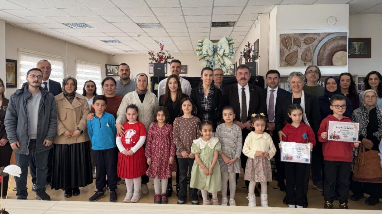Gerze’de kitap kurtları ödüllendirildi