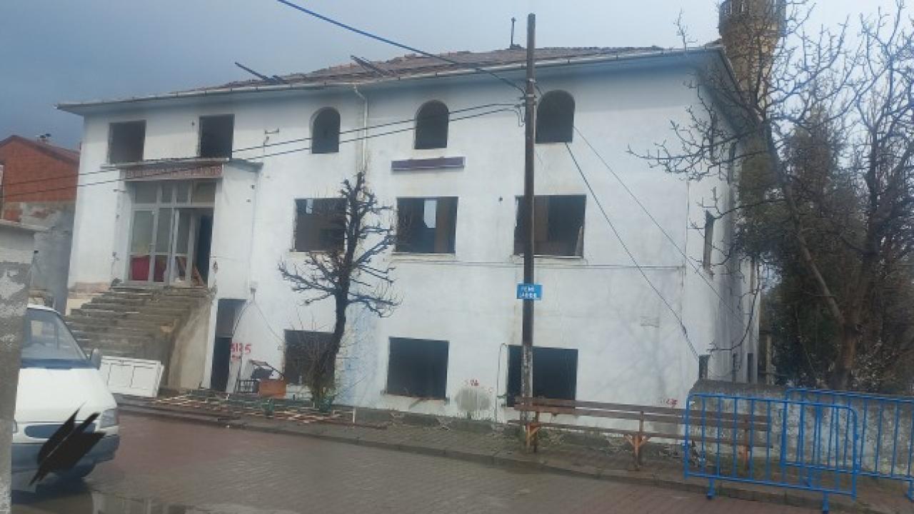 Gerze’de yarım asırlık camii için yıkım başladı