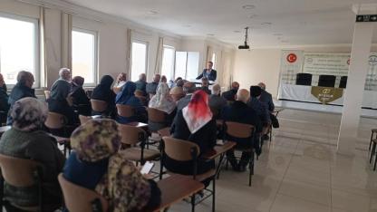 Hacı adaylarına kutsal yolculuk öncesi bilgilendirme