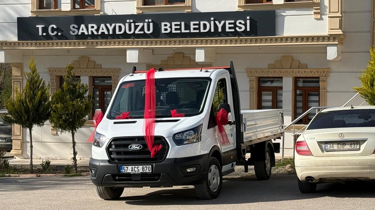 Hayırsever iş insanından belediyeye araç bağışı