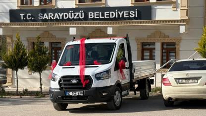 Hayırsever iş insanından belediyeye araç bağışı