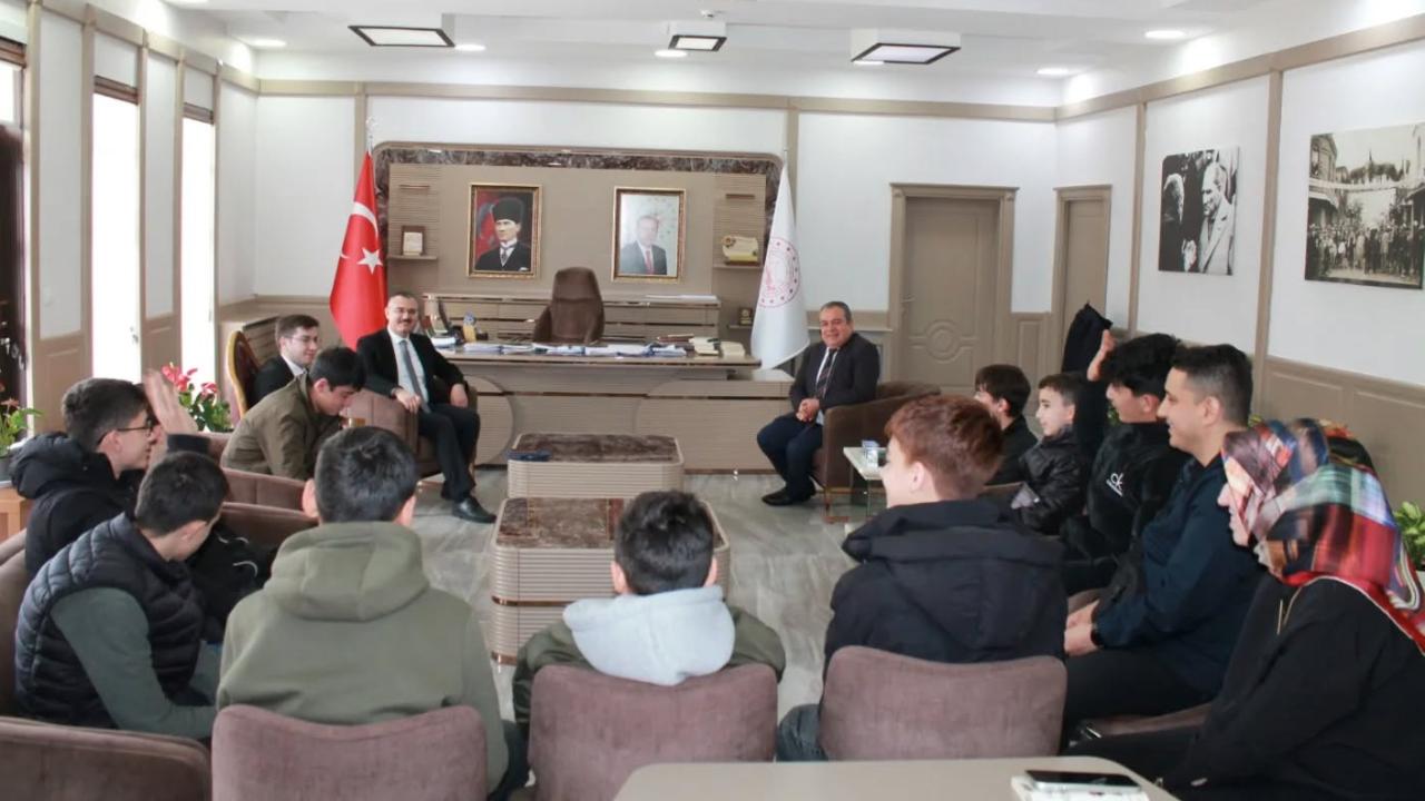 Kaymakam Yılmaz geleceğin ustalarını ağırladı