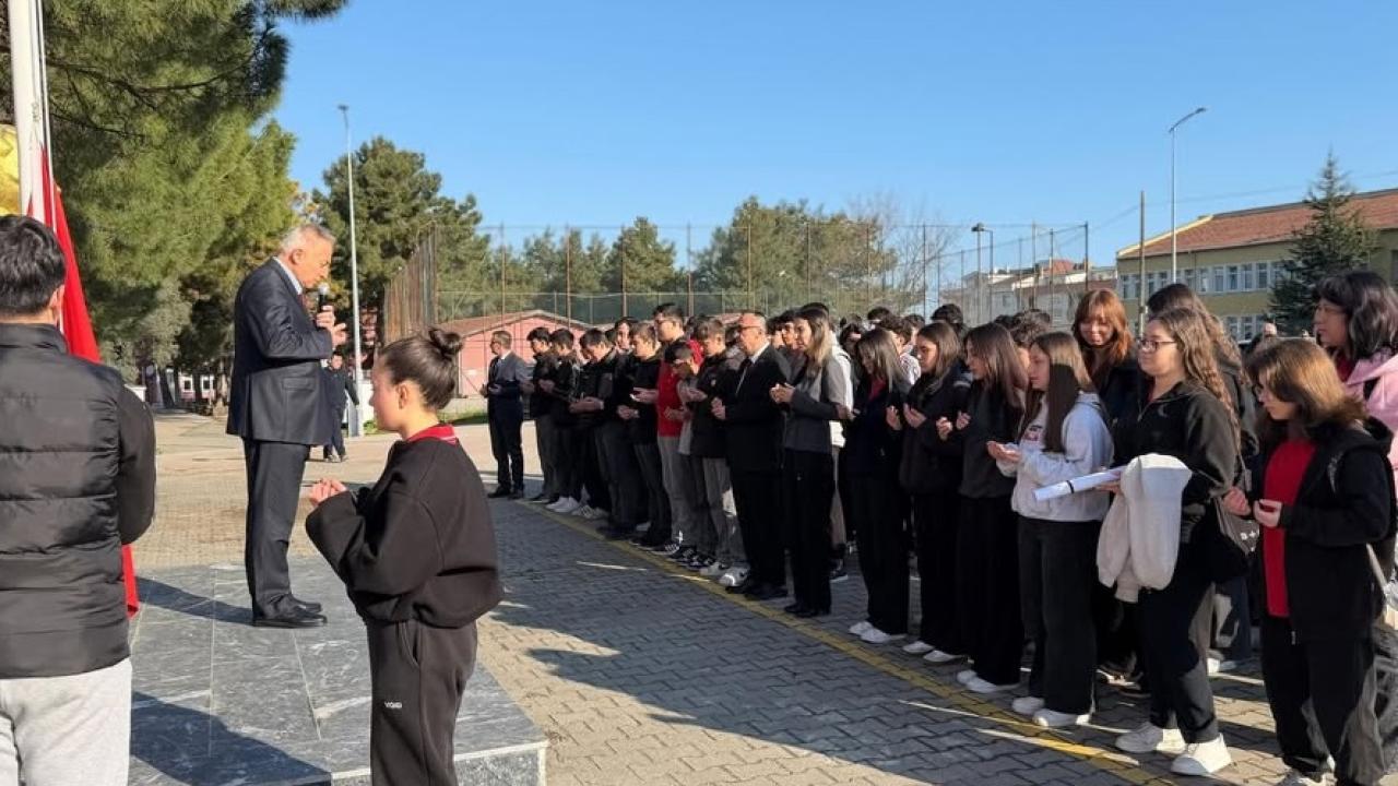 Okul saldırısında hayatını kaybedenler Gerze'de anıldı