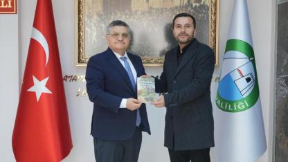 “Koca Meşe” Vali Özarslan’a takdim edildi