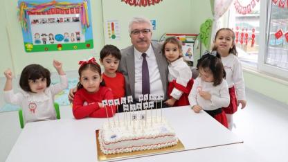 23 Nisan’da minik akademisyenlerden renkli kutlama