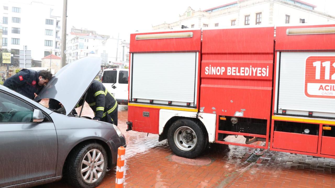 Sinop'ta korkutan araç yangını
