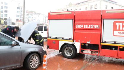Sinop'ta korkutan araç yangını