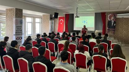 Sinop'ta öğrenciler dijital güvenlik ve akran nezaketi konularında bilgilendirildi