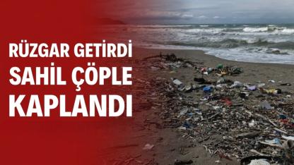 Sinop'ta şiddetli rüzgar sahili çöplüğe çevirdi