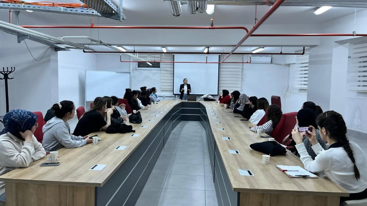 Sinop'ta üniversite öğrencilerine psikolojik ilk yardım eğitimi