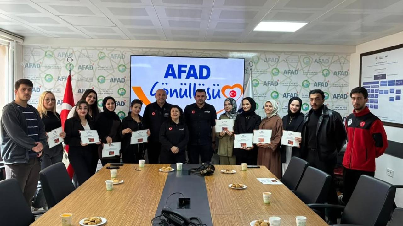 Stajyer öğrenciler AFAD’ın gönüllü ordusuna katıldı