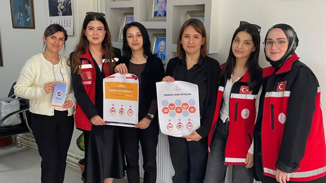 Stajyer öğrencilerden Sinop esnafına farkındalık ziyareti